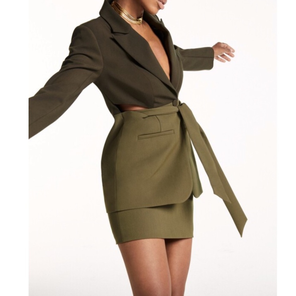 COPY - Good American Size 2 Two Toned Green Blazer Missing Belt